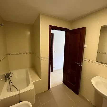 Prado アパート フィニステレ